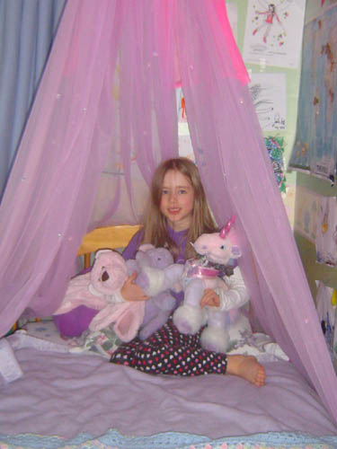 Maddy Canopy Bed