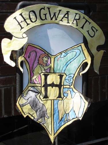 Hogwarts Sign