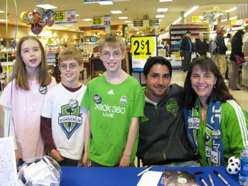 G-Pod and Leo Gonzalez 02