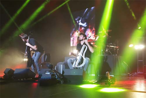 2Cellos on stage 01