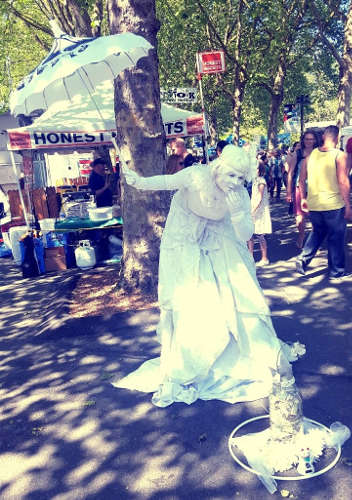 Folklife Living Art