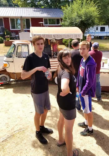 Gilead Summer Picnic G-Pod 02