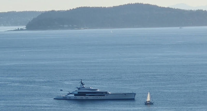 Jerry Jones Yacht 01