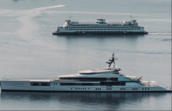 Jerry Jones Yacht 04