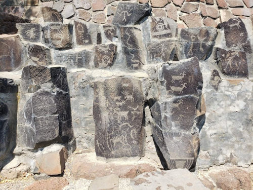 Petroglyphs 01