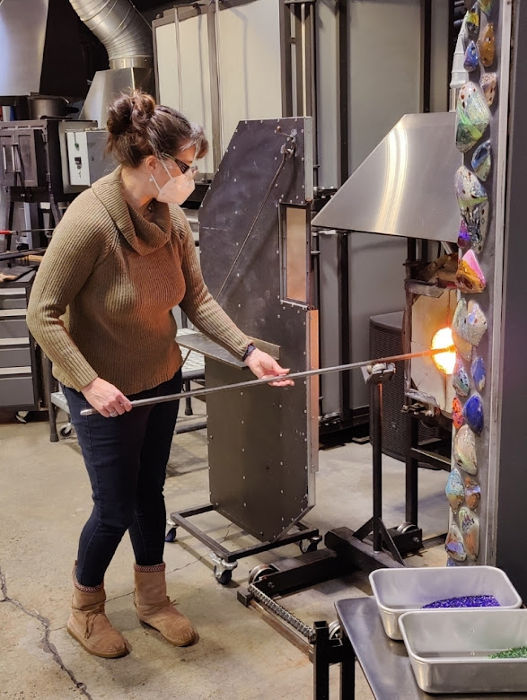 Seattle Glassblowing Lisa 03