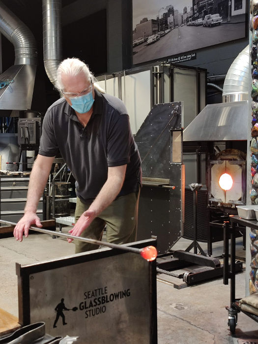 Seattle Glassblowing Richard 01