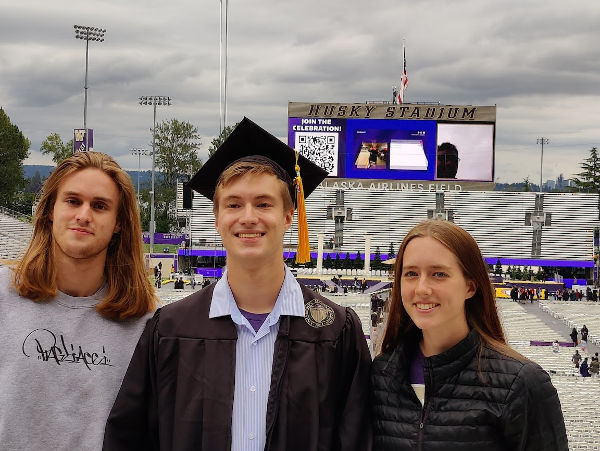 UW Graduation GPOD 02