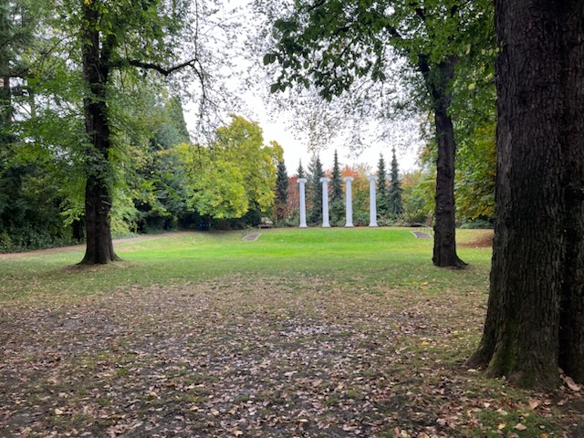 UW Four Columns