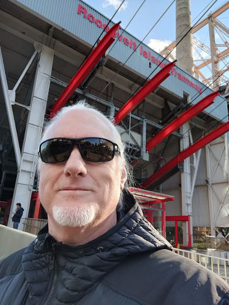 Roosevelt Island Tram Papa 02