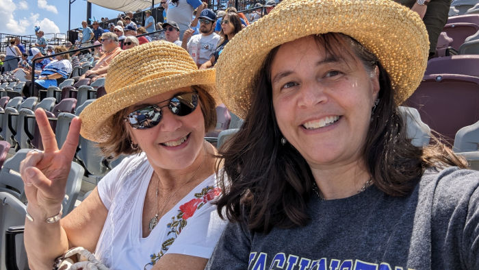 WI Oconomowoc Dockhounds Jan Mom