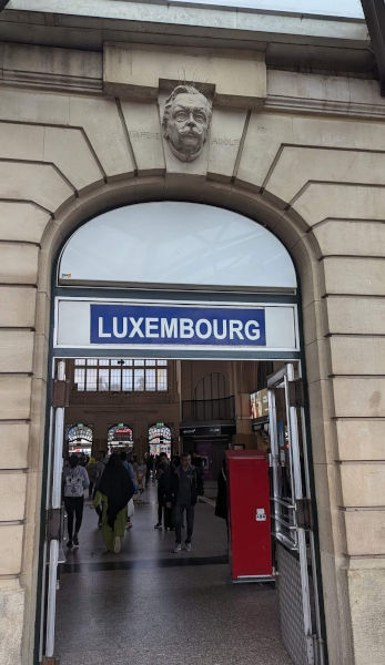 Lux Sign 08-Aug