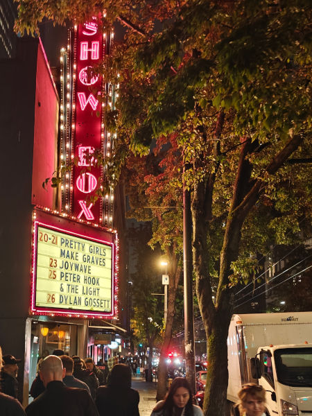 Hooky Showbox 01