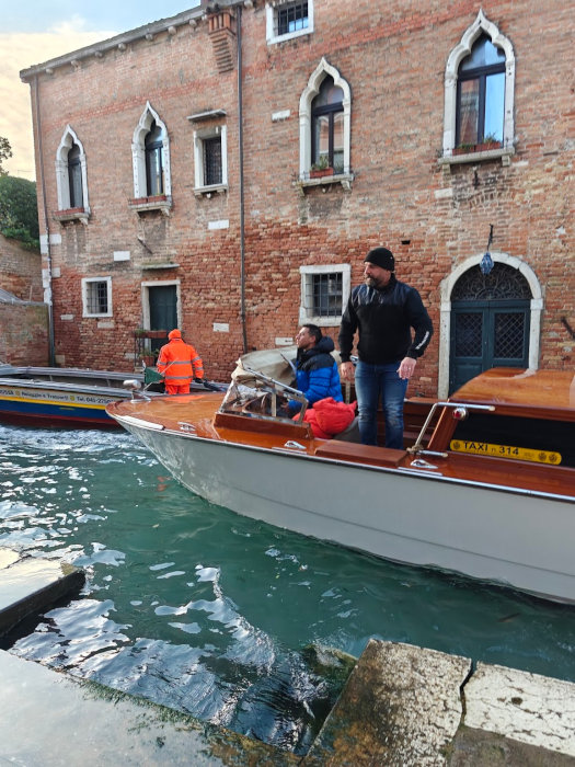 Venice Water Taxi 314 085442 12-Dec-2024