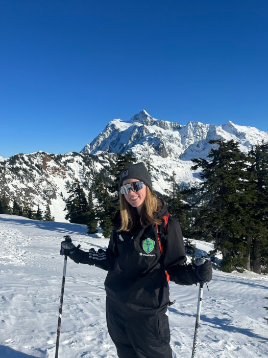 Mt Adams Shoeshoeing Maddy 01