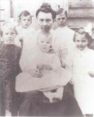 Nettie Pierce Bracey and Kids