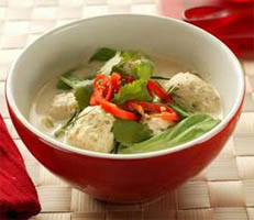 CHICKEN DUMPLINGS AND PASTA IN BROTH